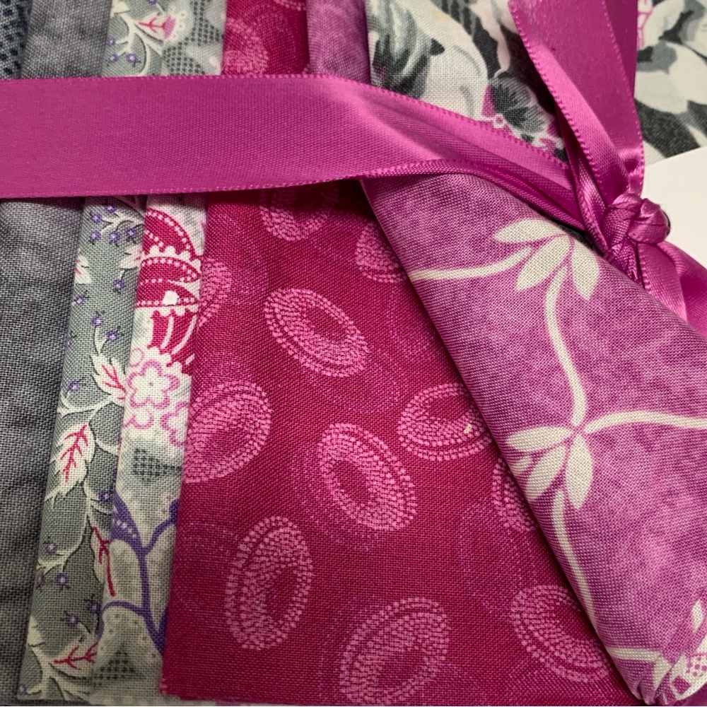 8 Piece Floral Patterned Fat Quarters Bundle Sweet Treat Enchante II Gray Pink - Picture 7 of 13